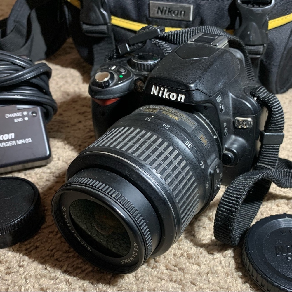 Nikon D60 + 18-55 VR Nikon Lens + Bag  Accessories! Starter kit!